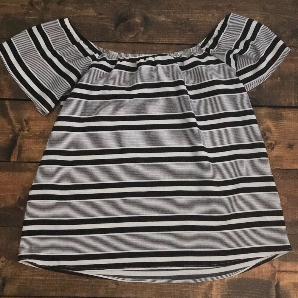 Off-the-shoulder top